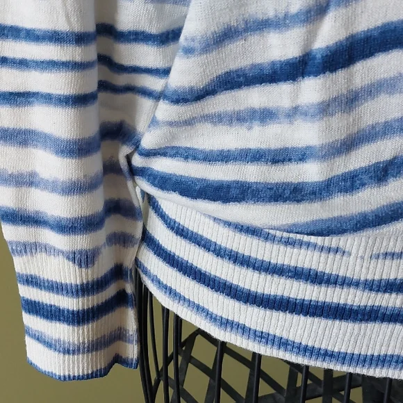 GAP White Knit Cardigan with Subtle Blue Stripes - Picture 4 of 5